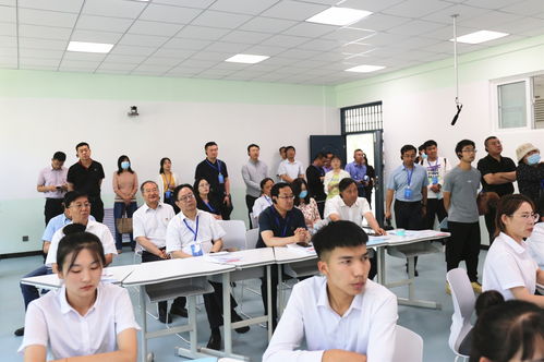 自治區(qū)互聯(lián)網(wǎng)教育示范區(qū)建設(shè)推進(jìn)現(xiàn)場(chǎng)觀摩會(huì)在我院成功舉行 共商共建共享智慧教育新未來